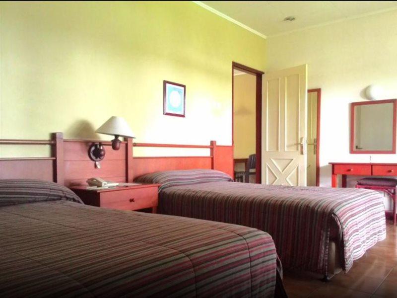 Gunung Geulis Cottages Managed By Royal Tulip Богор Екстериор снимка