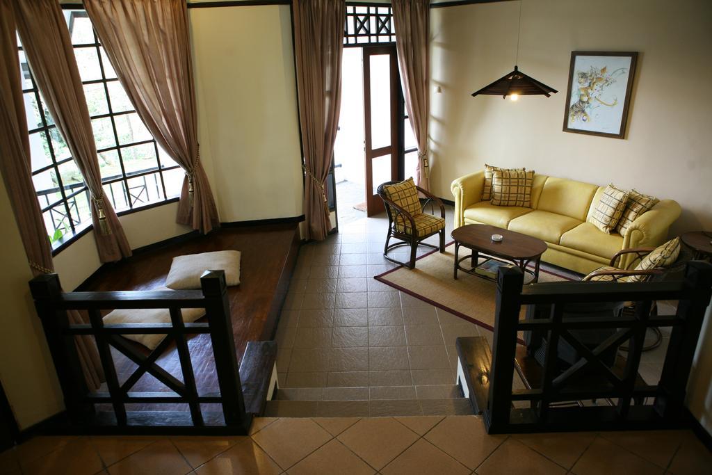 Gunung Geulis Cottages Managed By Royal Tulip Богор Екстериор снимка